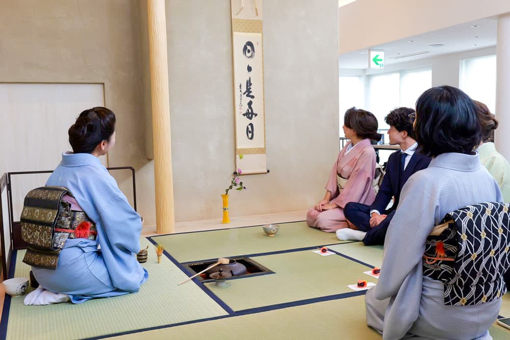 NOA茶道教室が選ばれる理由1 さまざまな流派が学べる！専門講師が丁寧に指導